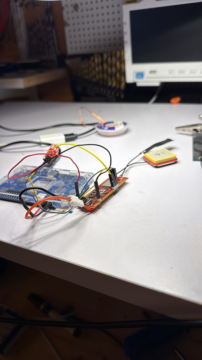 Makerdiary prototype connected to a Nordic PPK2 for power measurements